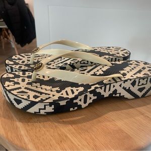 Tory Burch Platform Sandals Navy Ivory Sandal Flip Flop Geo Design Women Size 9